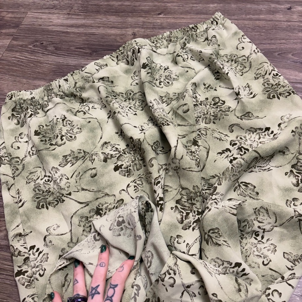 90s Vintage Laura Scott Woman Romantic Brocade Floral Midi Skirt (Green)Size 24W - Picture 4 of 9
